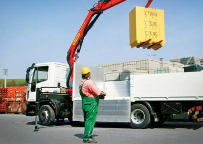 Addetti alla conduzione di gru caricatrici idrauliche (gru autocarrate)